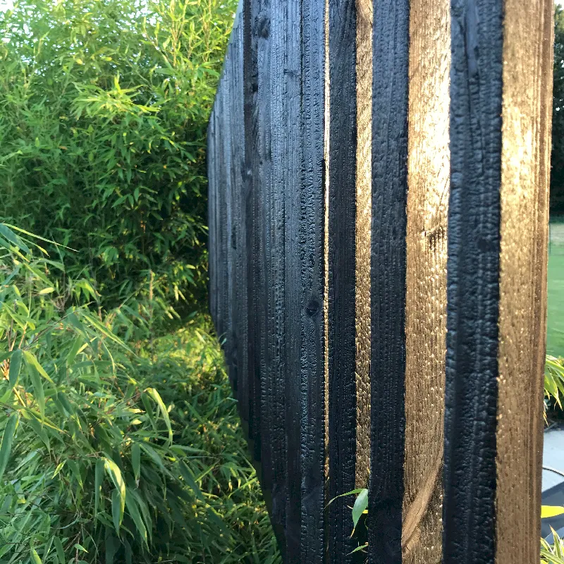 Claustra d'occultations bois brûlé lames orienté à 45 degrés