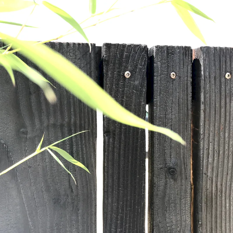 Clôture bois brûlé noir largeurs multiples