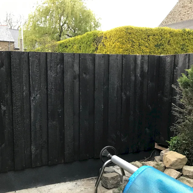 Clôture Bois brûlé à recouvrement 