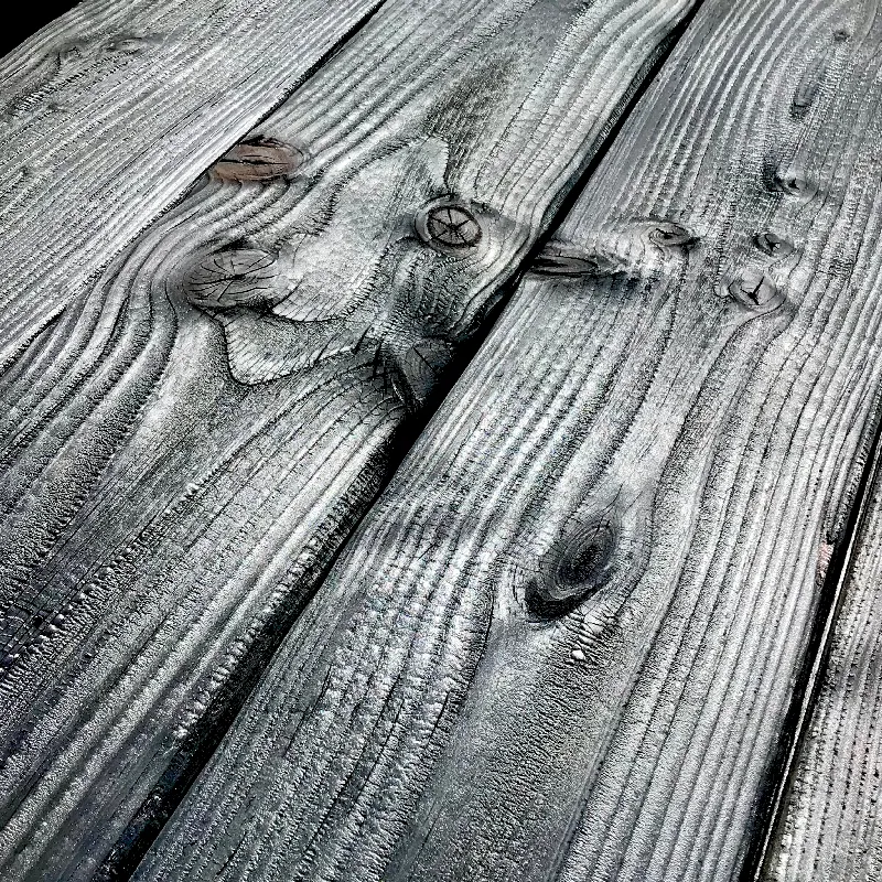 Lames bardage bois brûlé Noir intense huilé  