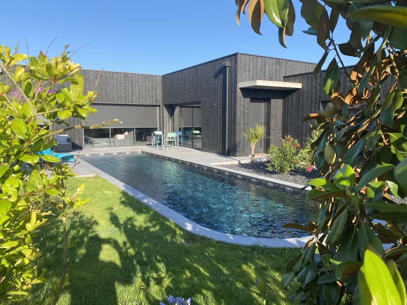 Bardage en bois brûlé : durable, design et écologique